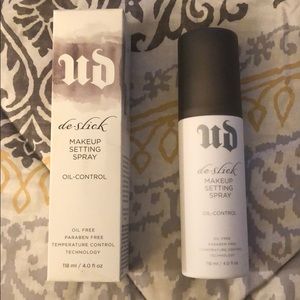 Urban Decay de slick makeup setting spray